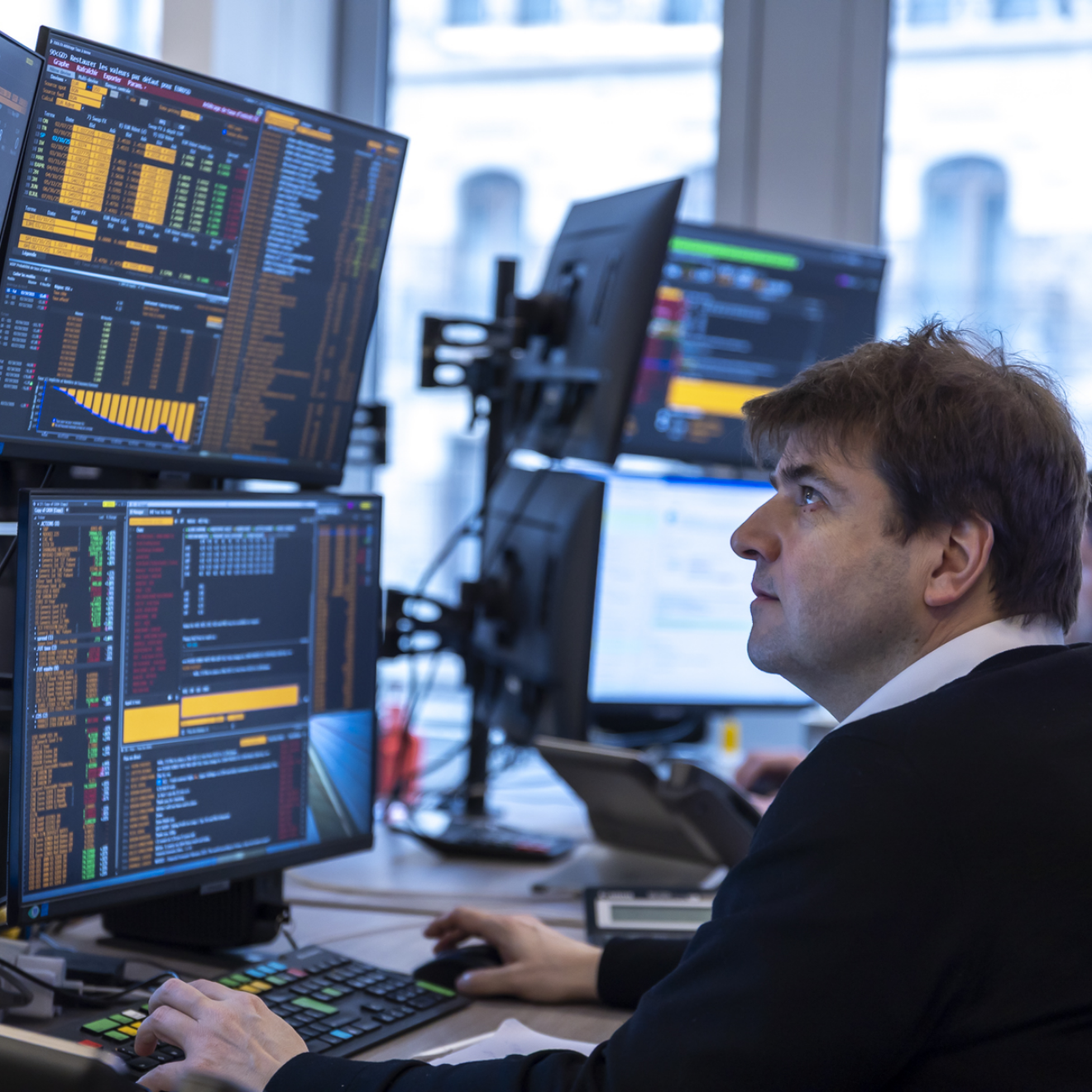 Valenium Office - Digital Assets expert at work